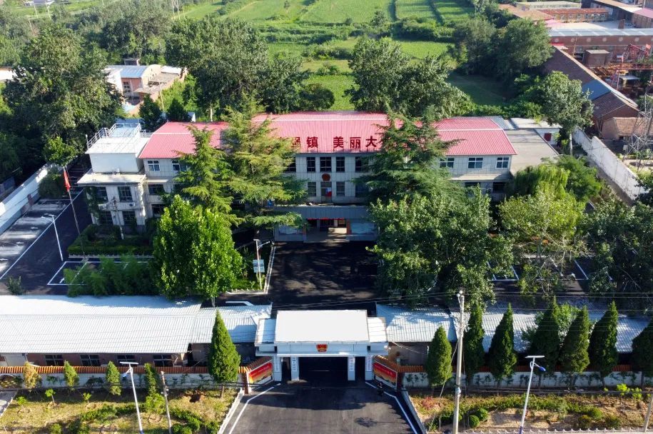 大峪镇深入践行"绿水青山就是金山银山"的发展理念,全力推进省级园林