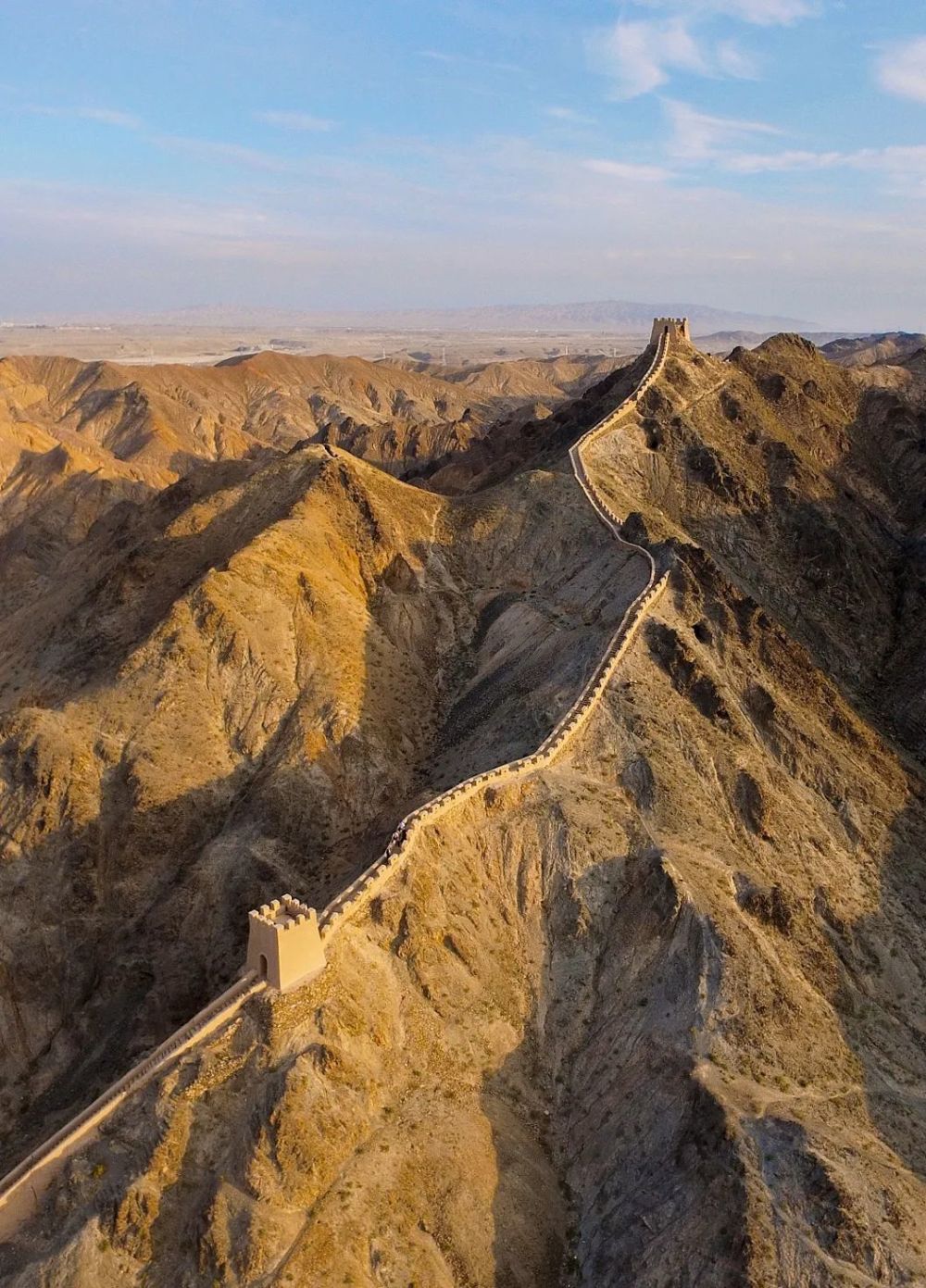 一片孤城万仞山,风光无限嘉峪关