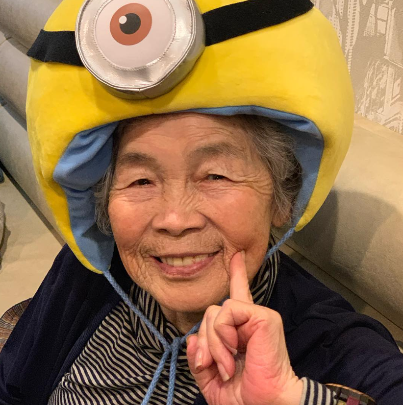 93岁日本老太晒自拍人气暴涨!网友叫好怒赞:有趣的灵魂不会老