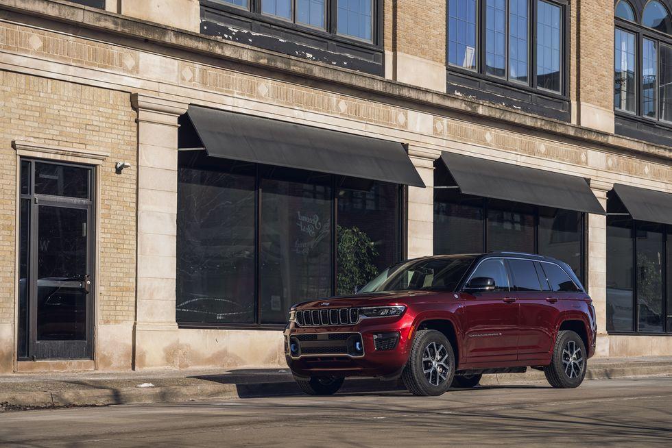 在外观方面,新车采用了jeep全新的家族风格,包括大切诺基,大瓦格尼等