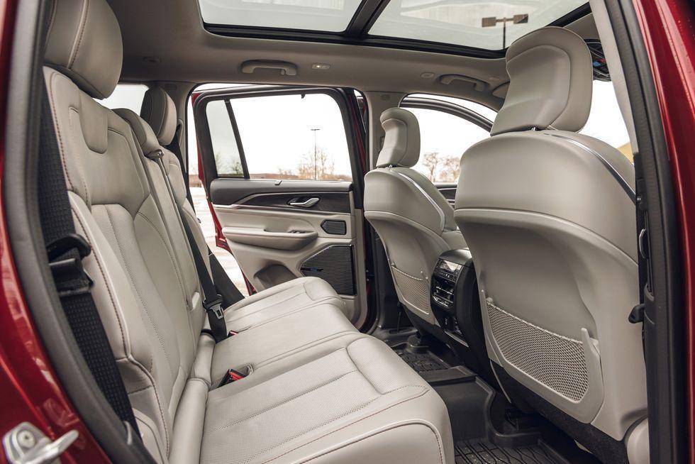 65万起售值得买吗2023款jeep大切诺基4xe大量实拍图发布