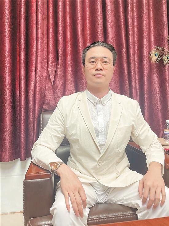东泰化工总经理卢斌：“不要浪费危机 热爱大于坚持”_腾讯新闻