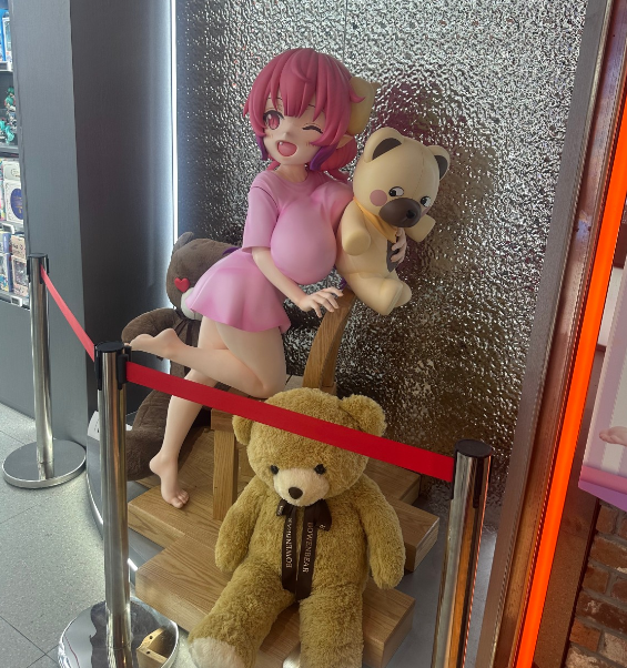 小林家的龙女仆:伊露露睡衣等身比例手办 胸肌比成年人的头还大