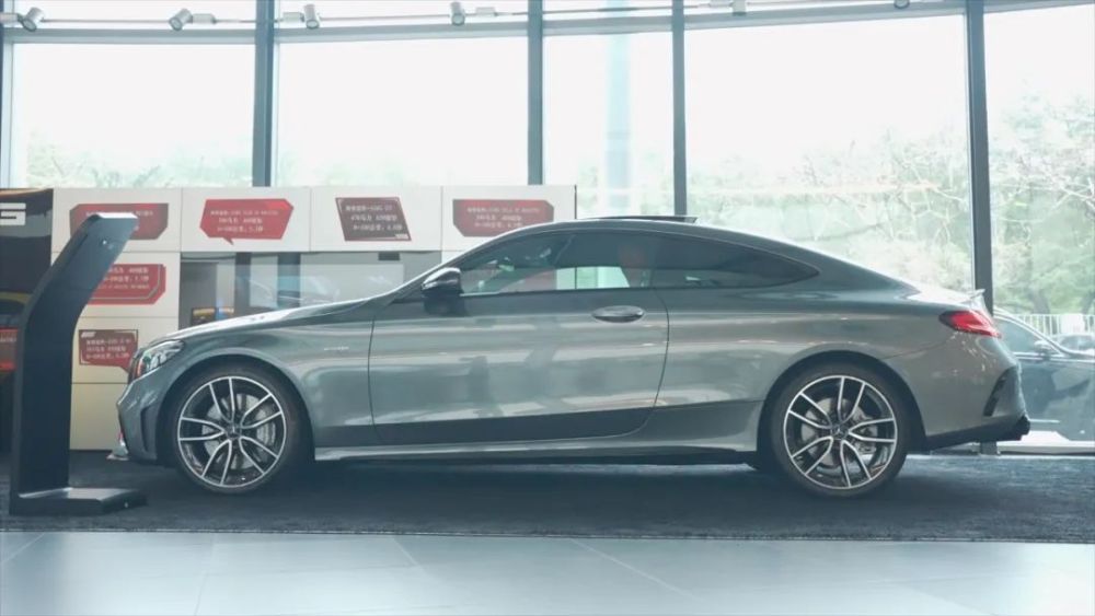 性能炸裂双门四座实拍amgc43轿跑