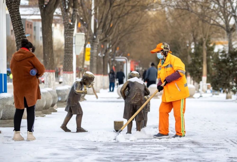 感动你们才是玉泉区最美的雪景致敬大雪中这些最暖心的身影