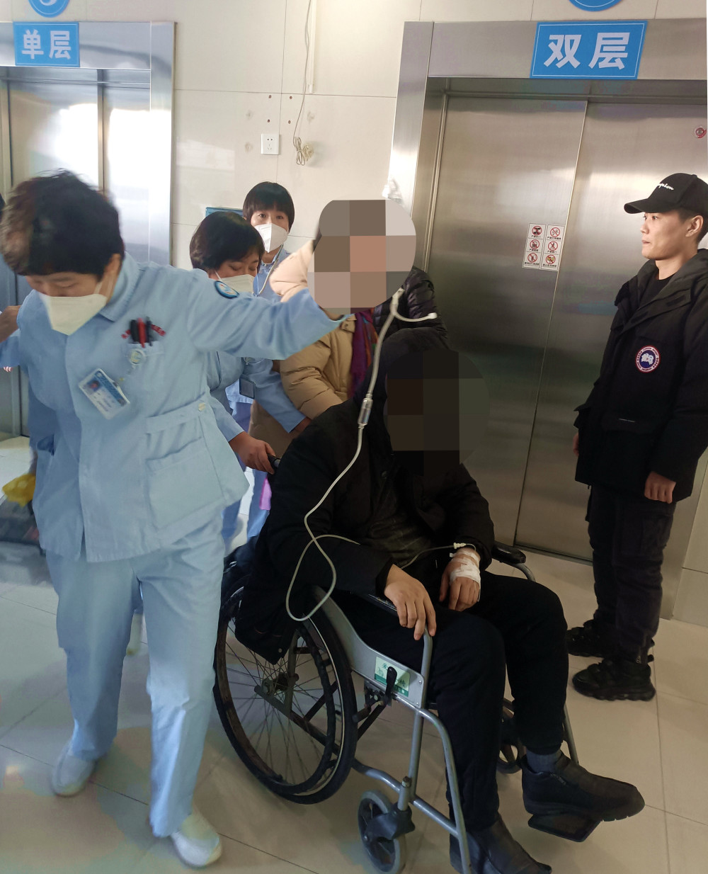 患者就诊途中突发晕厥 北部战区空军医院内上演生死急救