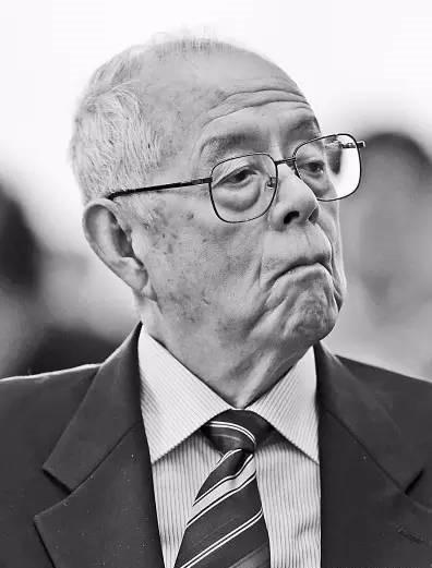 公开资料显示,黄达,1925年生于天津市,曾就读于华北联合大学,中国人民