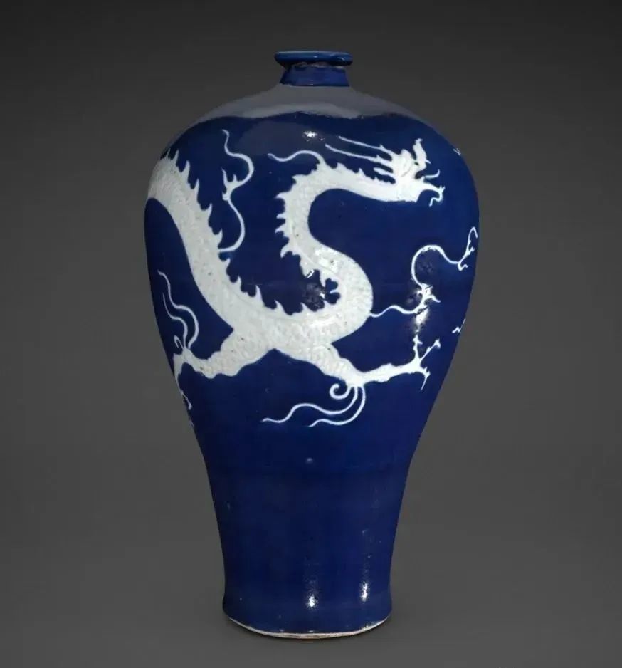 元代霁蓝釉白龙纹梅瓶传奇:从18元到40亿!_腾讯新闻