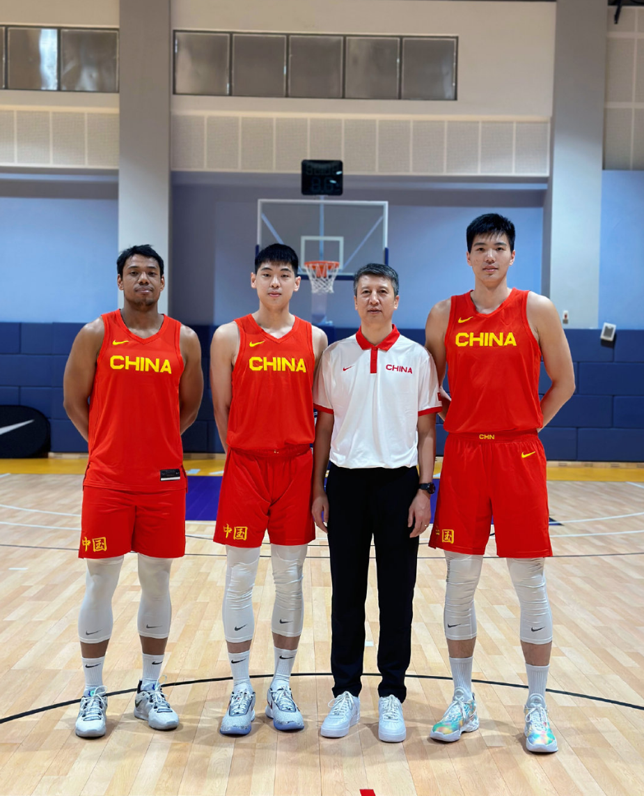 周琦领衔男篮世预赛16人名单,混血祝铭震落选19岁菜鸟受重用