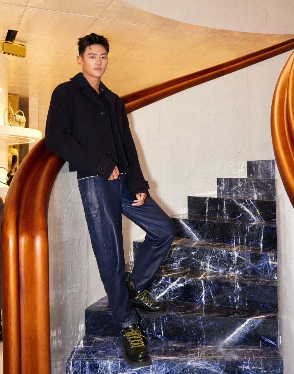 30岁宁泽涛最新写真出炉包子还是那么帅身材还是那么好