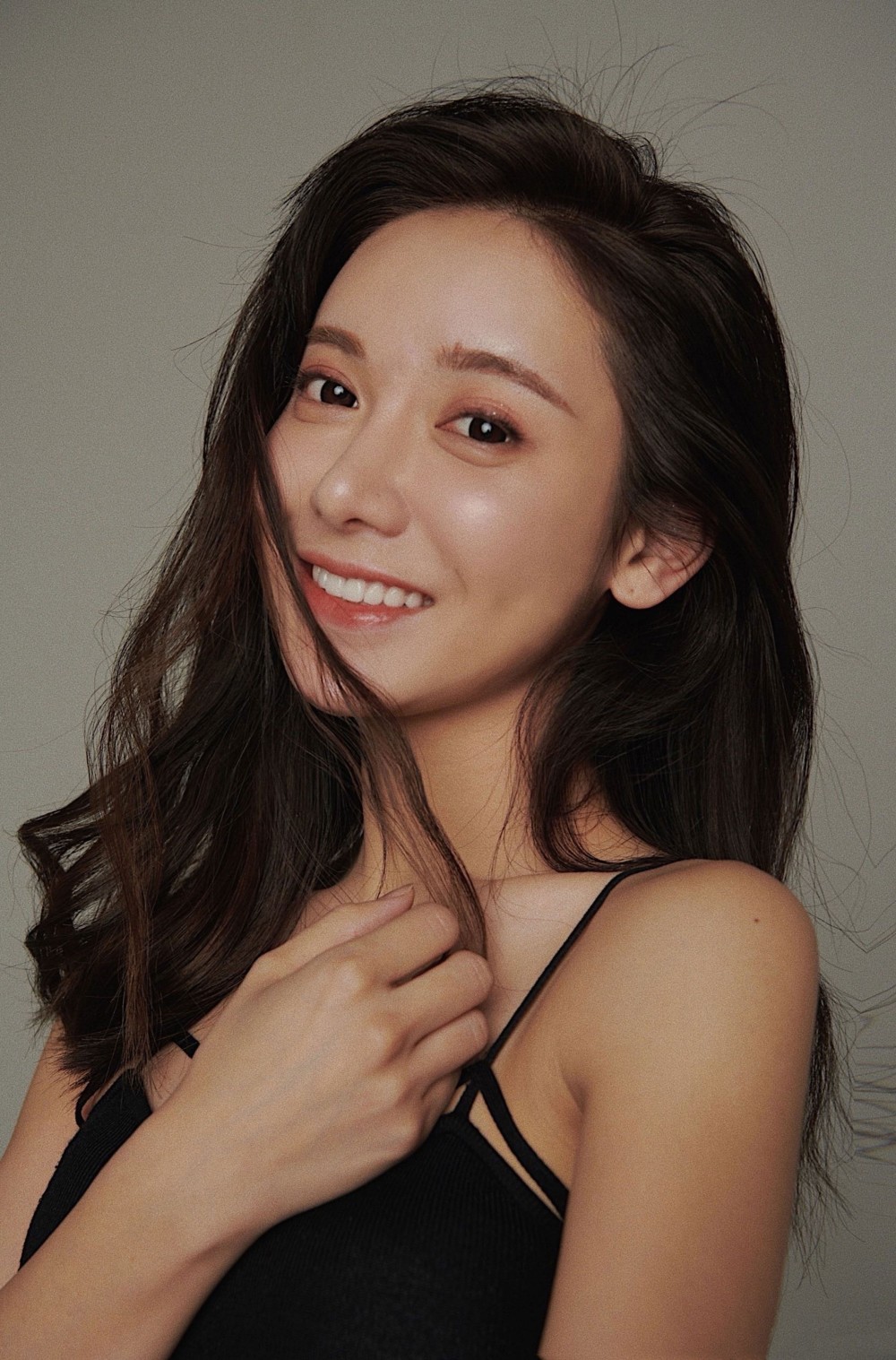 中国美女记者美娜,第一次近距离用中文采访詹姆斯_腾讯新闻