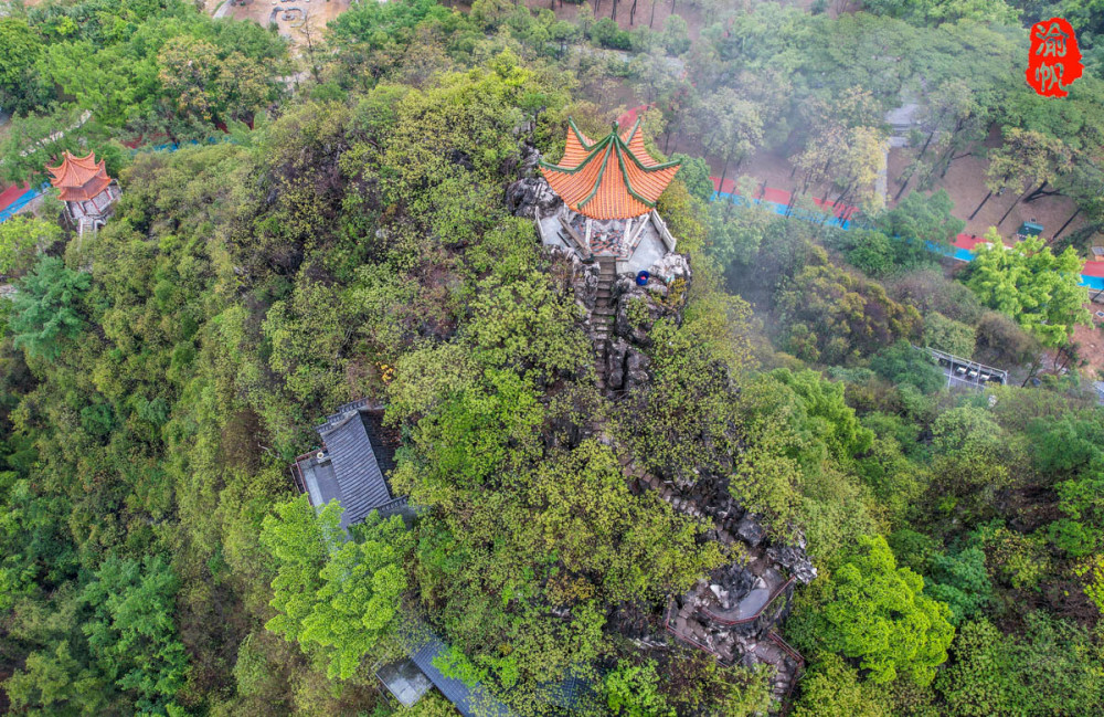 广西南山高不到百米却有不老松飞来钟与御赐匾不愧是中华名山