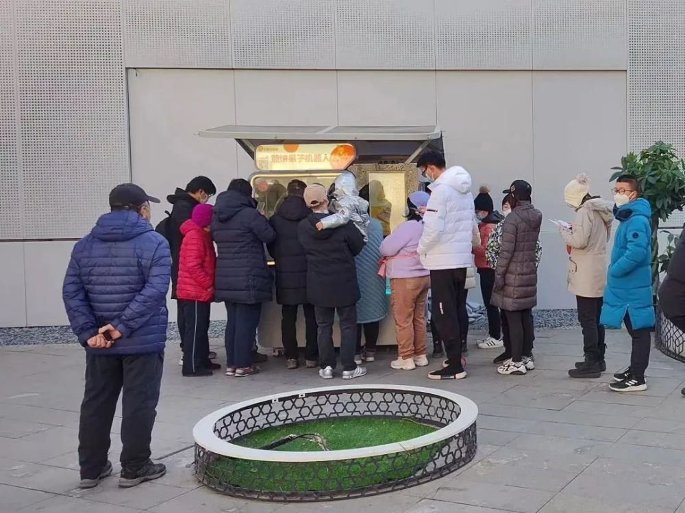 北京地铁现煎饼果子机器人，葱花、香菜、辣椒可自选，现做3分钟出炉中国正国级下来是什么