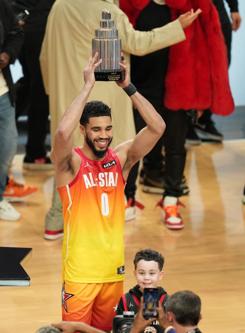 (体育)篮球——nba全明星赛:扬尼斯队战胜勒布朗队(2)_腾讯新闻