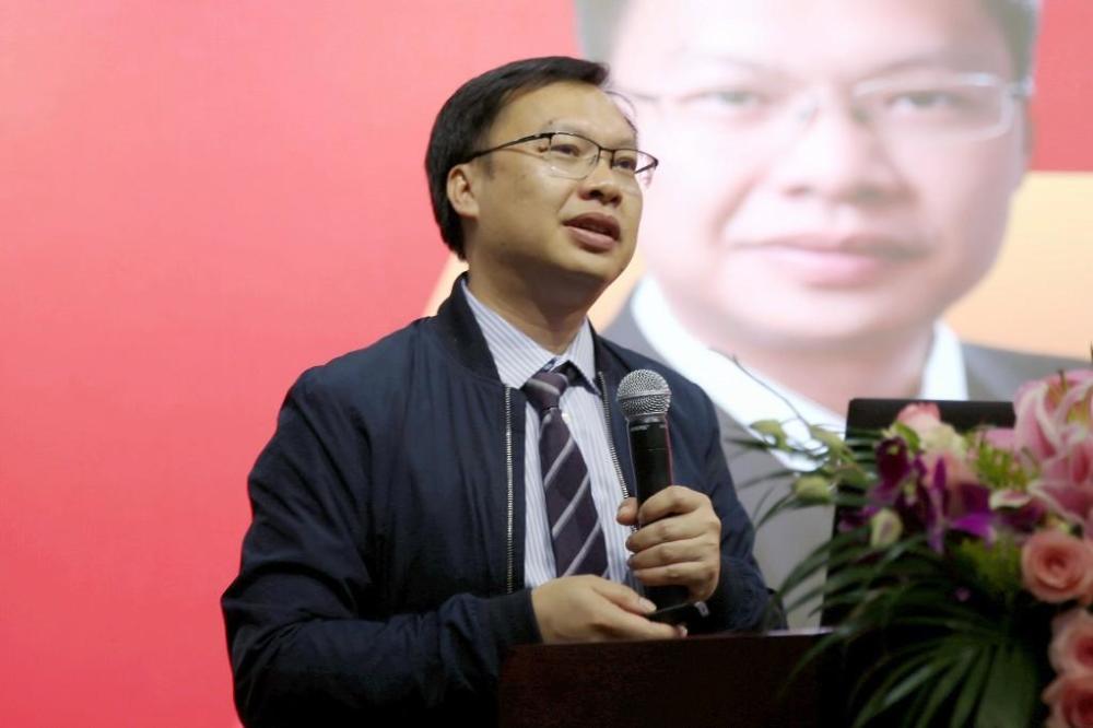 中山三院副院长杨钦泰在现场进行成果汇报时指出,对鼻息肉进行精准