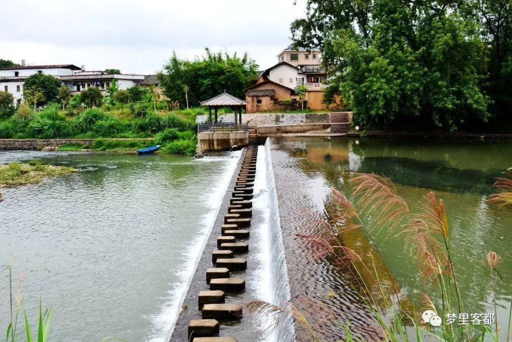 地址:广东省梅州市梅江区西阳镇鲤溪村内这里的景色宜人让人赏心悦目