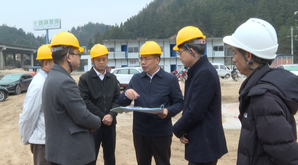 杨德昭到县城各学校调研教育高质量发展工作