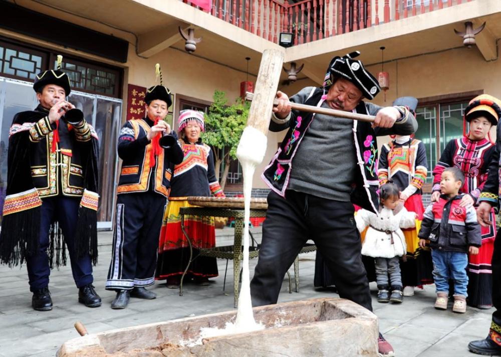 舞草龙 打糍粑 四川叙永海涯彝寨村民"龙抬头"祈福欢聚_腾讯新闻