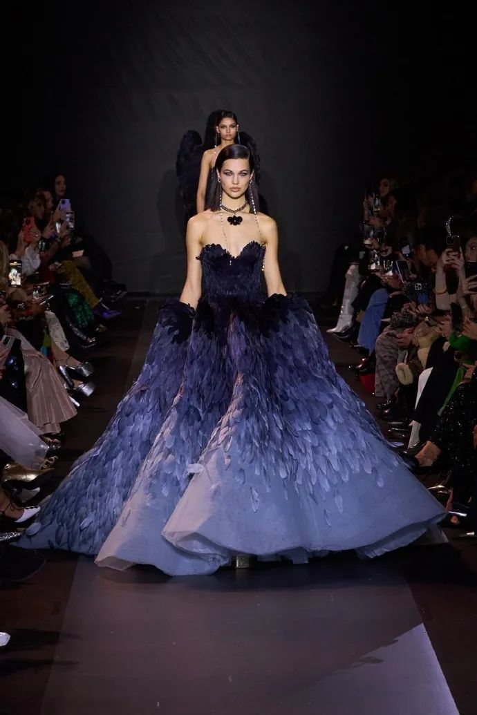 高奢的浪漫黎巴嫩盛产的奢华礼服怎能没看过georgeshobeika2023春夏