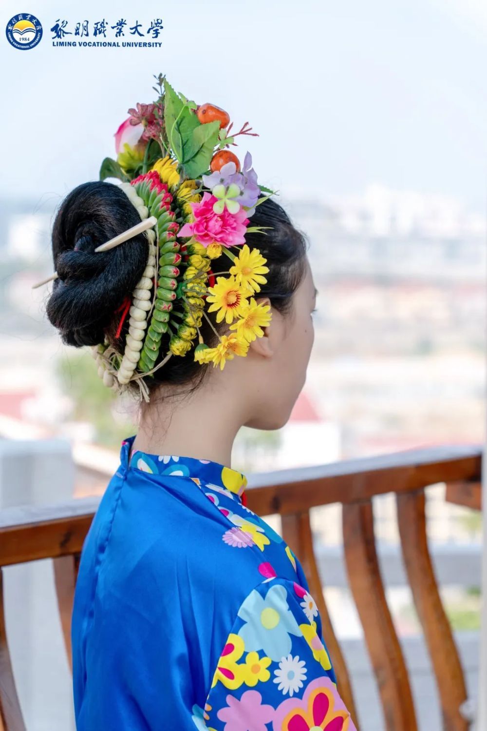 高校现绝美"蟳埔女",却有大学生说"扎心"了…_腾讯新闻