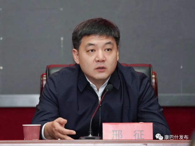 会上,汪明传达了内蒙古军区和鄂尔多斯军分区党委(扩大)会议精神,区人