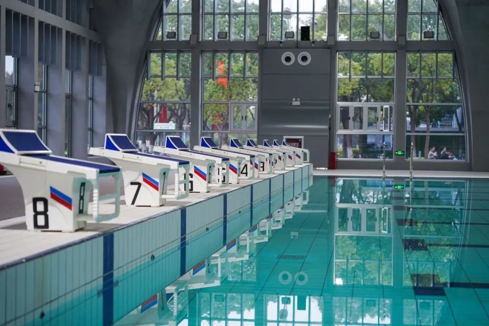 九龙湖游泳馆新学期试运行_腾讯新闻