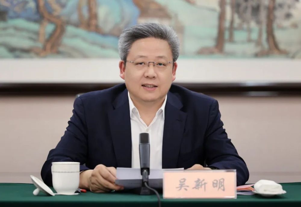 明,刘璠,杨中坚,昝圣达,薛济萍,石磊,李楠楠,孙春梅;出席全国政协十四