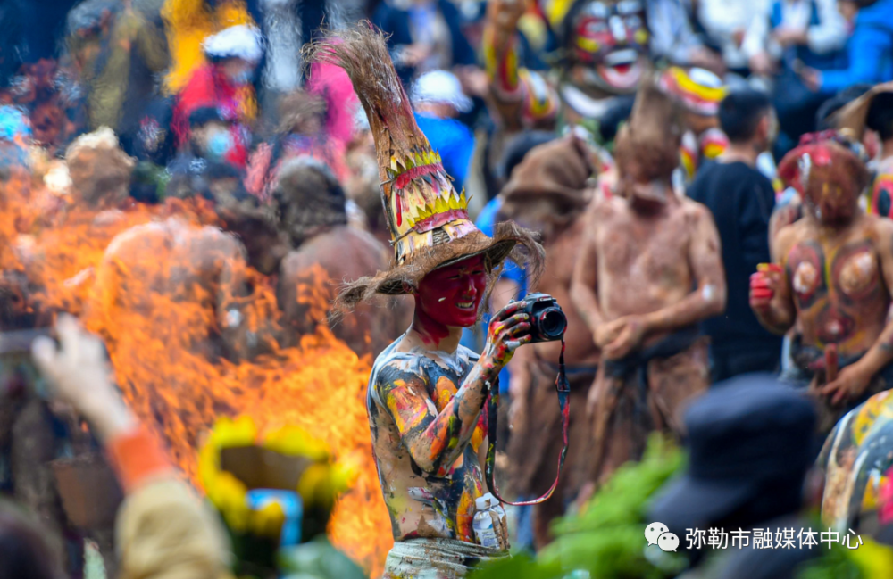 盛装,彩绘,载歌载舞…弥勒红万祭火节热闹非凡!_腾讯新闻