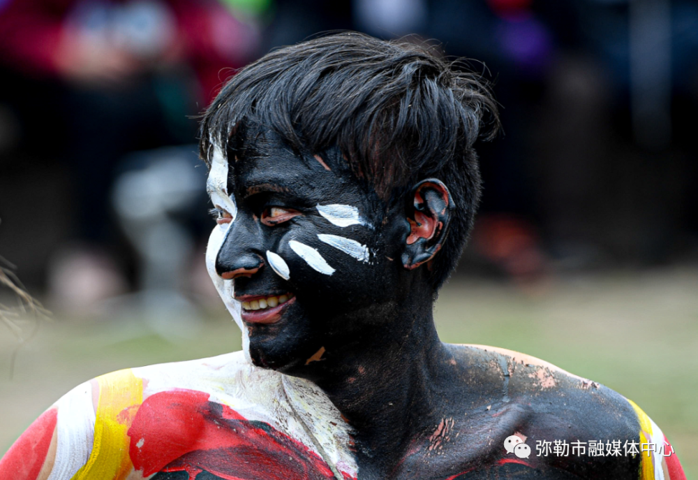 盛装,彩绘,载歌载舞…弥勒红万祭火节热闹非凡!_腾讯新闻