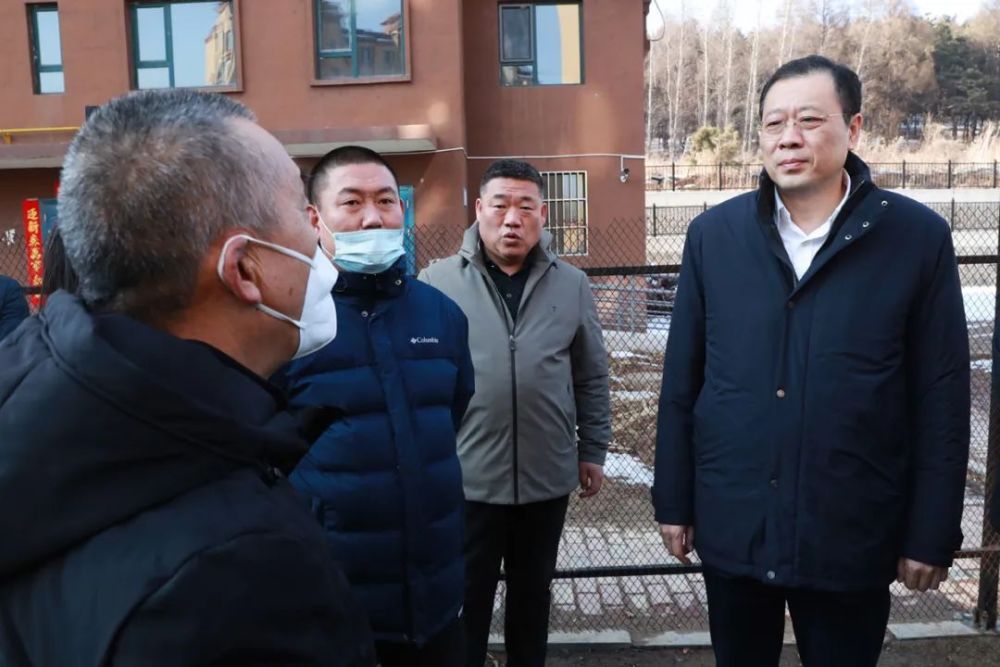 沈德生现场接待信访群众 实地踏查信访问题强调 将心比心 换位思考 用