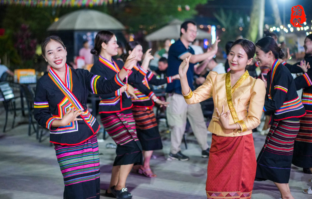 老挝旅游第二日:参观南塔手工织布,领略金三角令人震撼的发展_腾讯