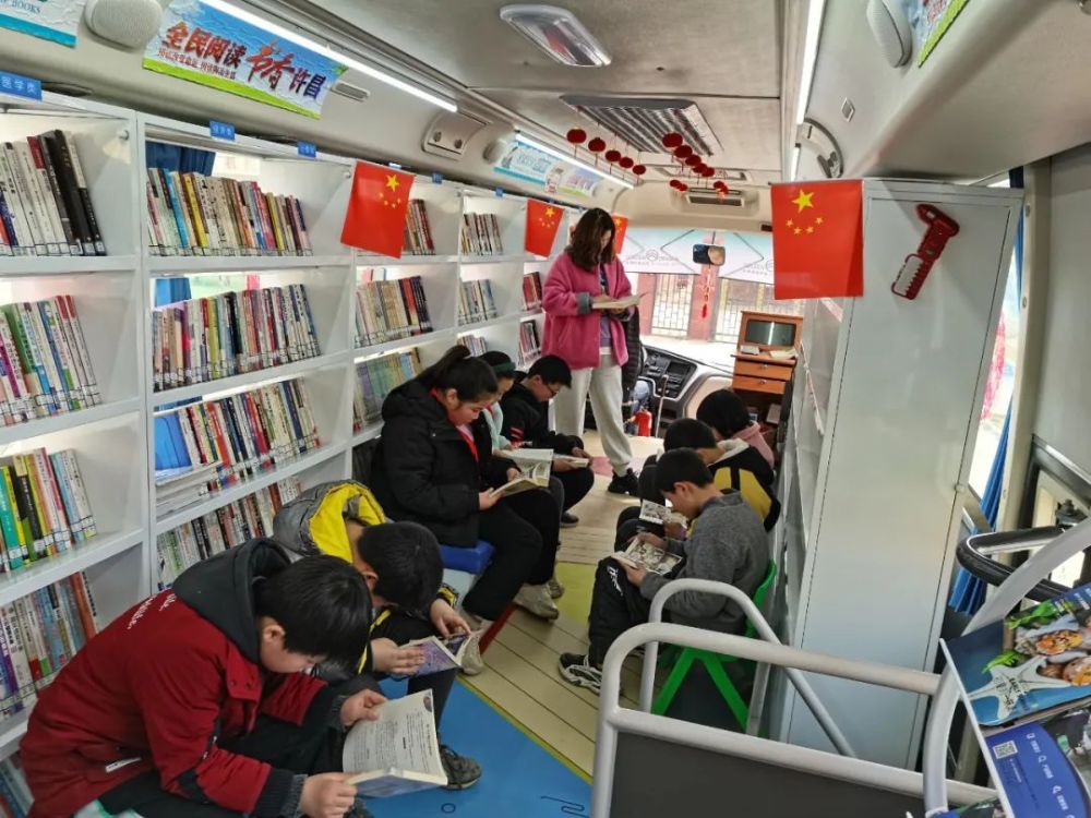 将定时定点开进指定服务网点,有效缓解距离图书馆较远的读者"看