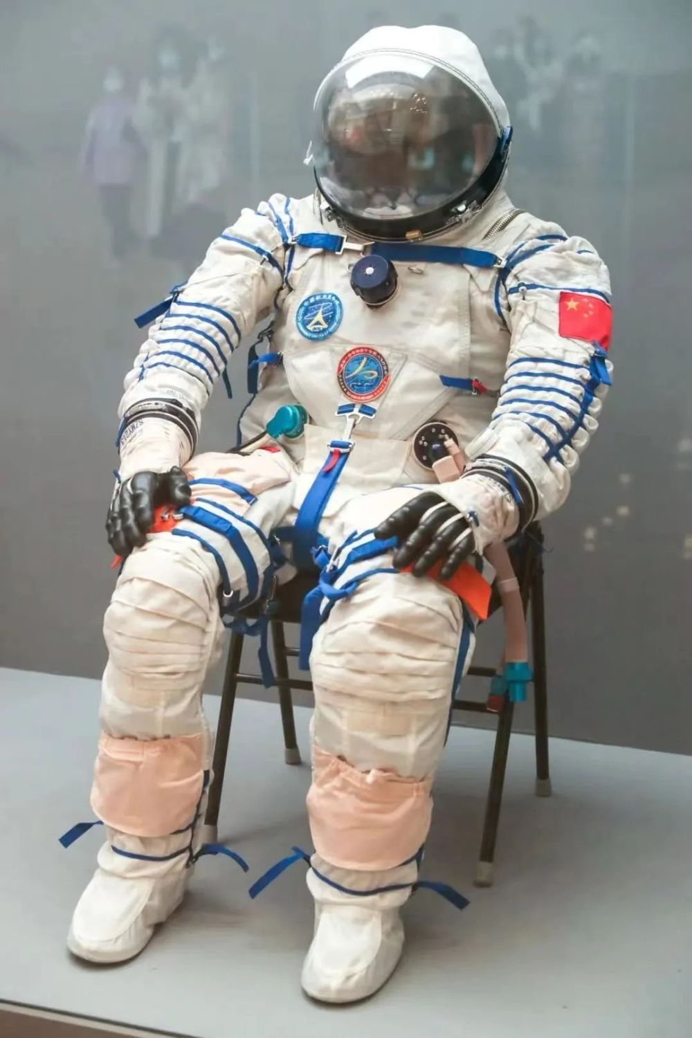 "逐梦寰宇问苍穹——中国载人航天工程三十年成就展"开展!