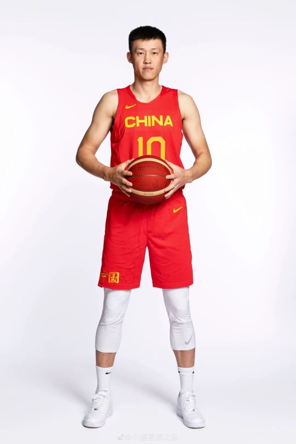 周鹏任队长中国男篮胜哈萨克斯坦