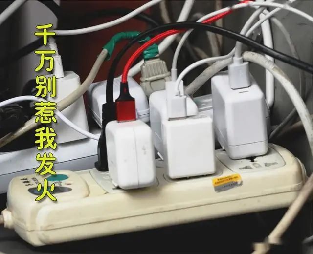 为什么插头插在插座上会有火花正常吗百科在线