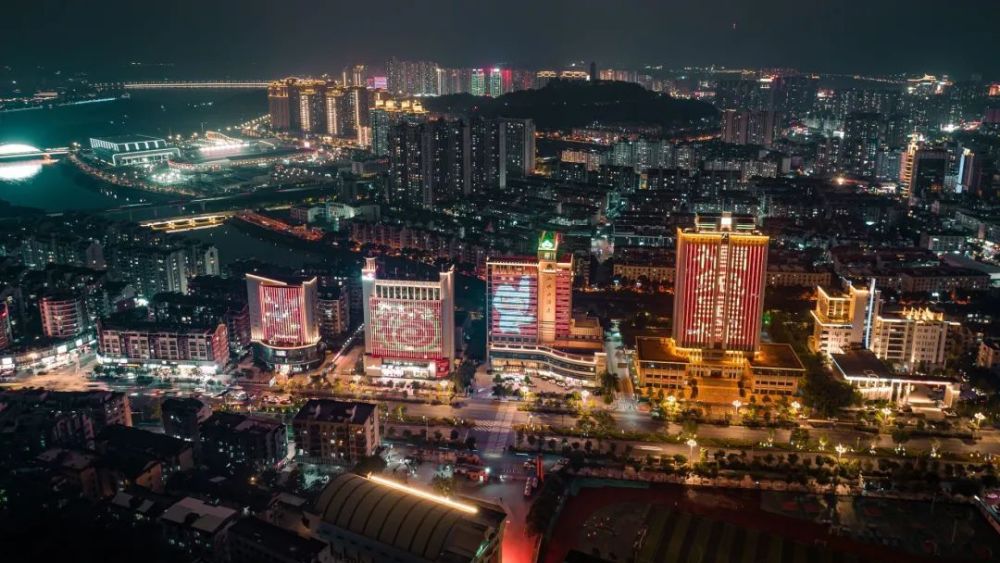 美图灯火璀璨映照奋进中的宁德