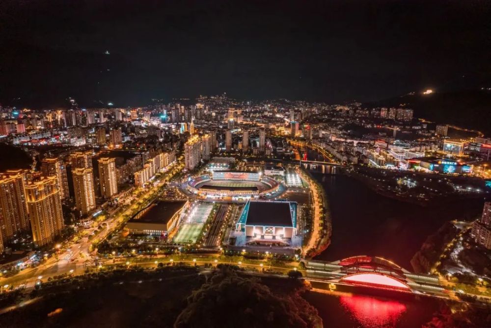 美图灯火璀璨映照奋进中的宁德