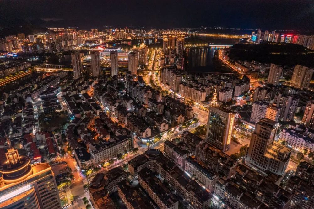 美图灯火璀璨映照奋进中的宁德