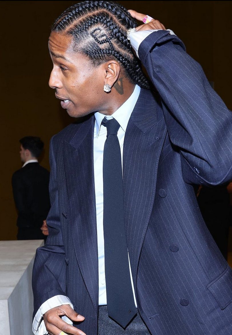 "gucci logo头上印,我叫rocky我最型"a$ap rocky再出超狂惊人造型