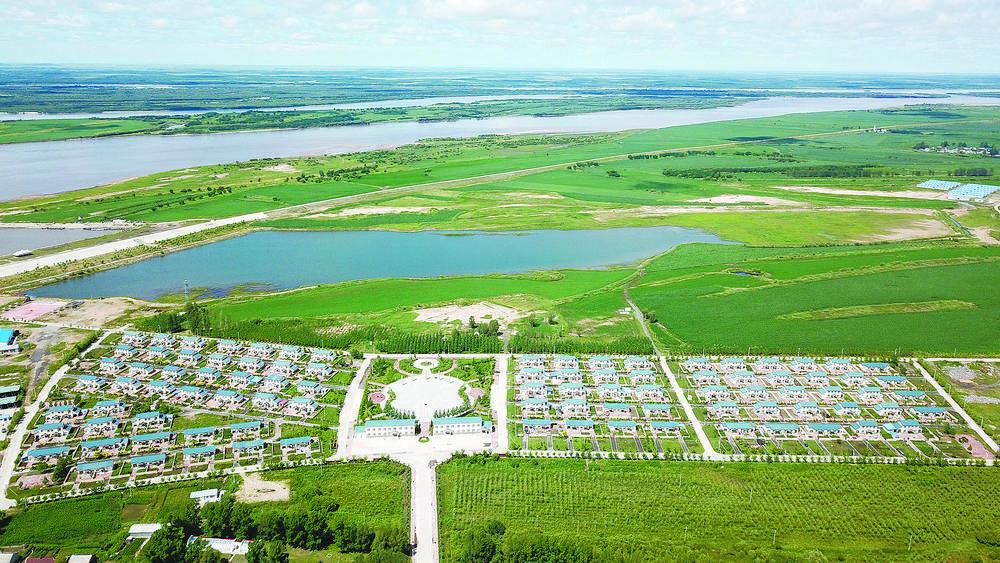 这是黑龙江省同江市八岔赫哲族乡八岔村民居(2020年7月21日摄,无人机