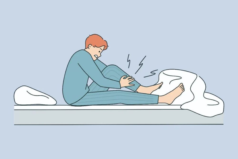 大腿——抱膝具体做法:蹲下,并弯曲膝盖,置于胸前,用双手紧紧抱住小腿