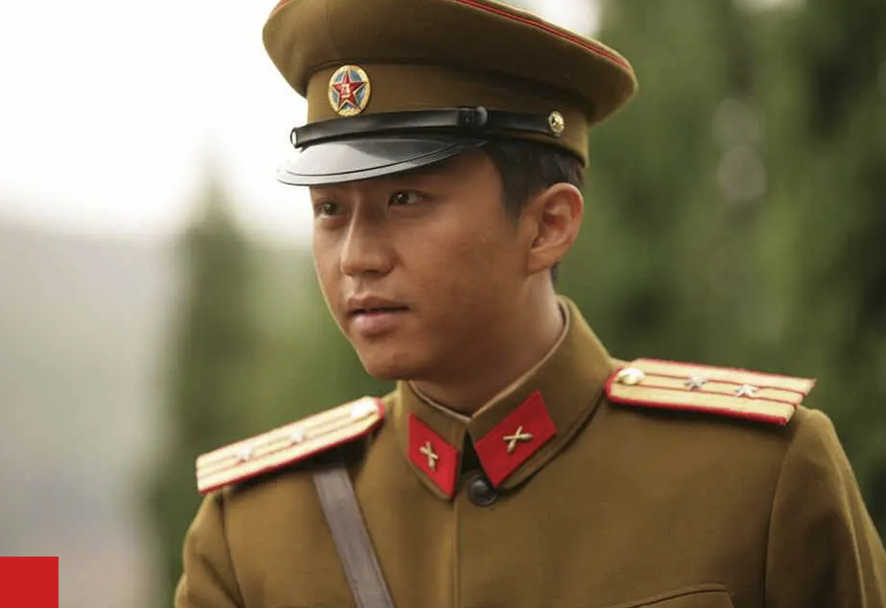 4,邓超是2000年,拍摄电视剧黄沙下面是沃土出道的邓超,1979年出生于