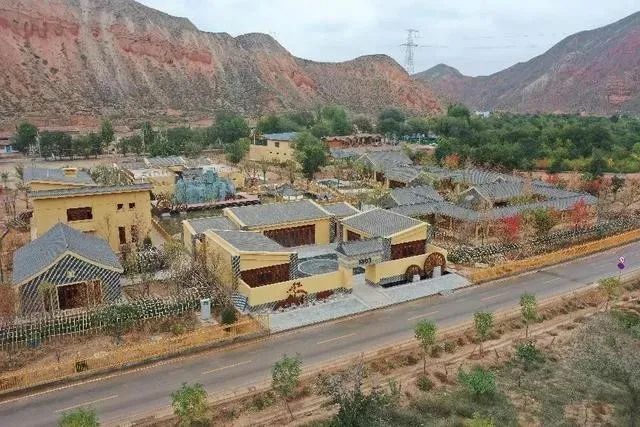 推出特色美食,发展农家乐,美食小吃一条街,做足永登特色饮食,以树屏