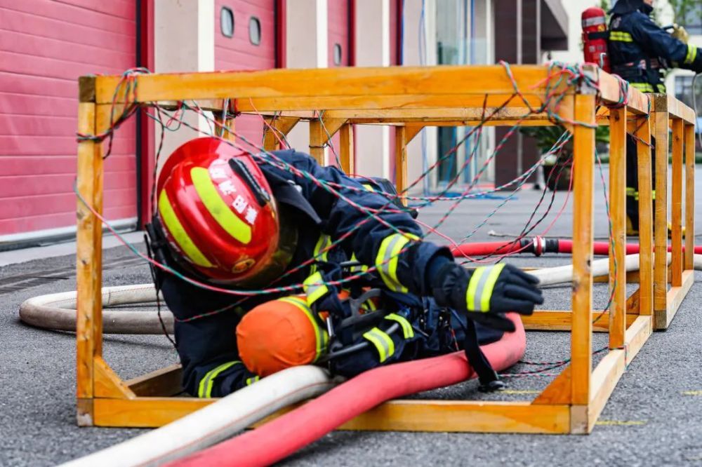 练兵先练官湖北消防举行基层指挥员实战化训练集训