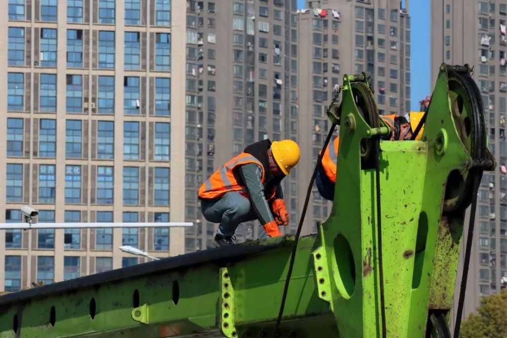 已經基本就緒,進行道路封閉施工(站前路—深圳路)段將對金寨南路快速