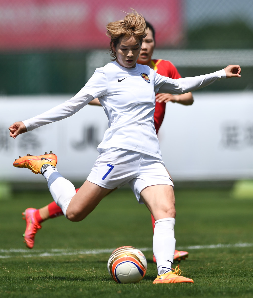 上海女足主帅高仓麻子今年的目标是女超联赛冠军