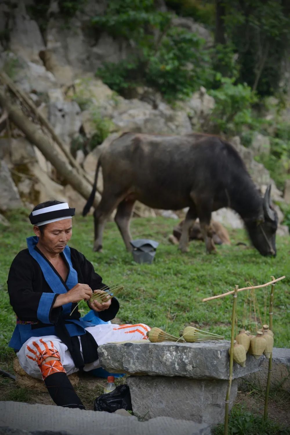 瑤族同胞正在編制香料包瑤山一期項目從建設到運營近四年時間,國家