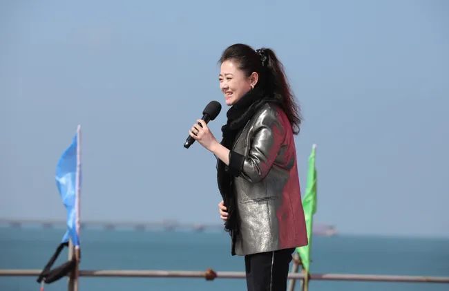 著名女高音歌唱家,中央歌劇院一級演員王慶爽演唱《木棉花開》.