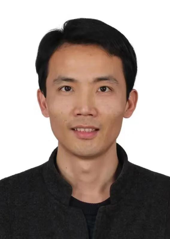 1日中午,导报记者联系了余志鹏的爸爸.