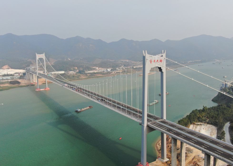 新设的车辆预警疏散系统肇云大桥上的智能安全管家